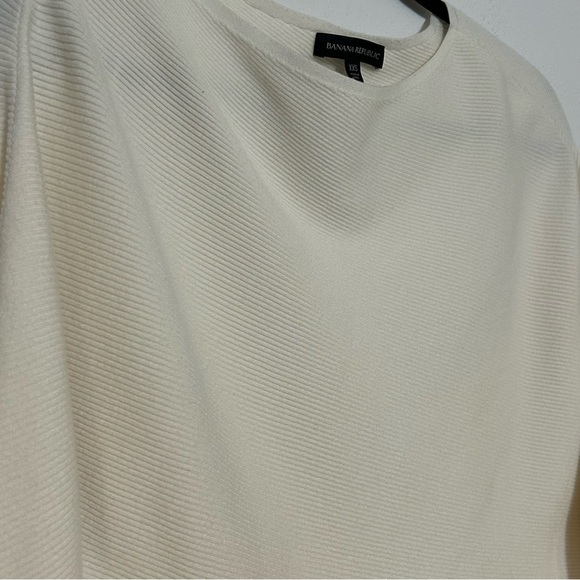 Banana Republic White Asymmetrical Sweater Size XXS - Picture 3 of 5